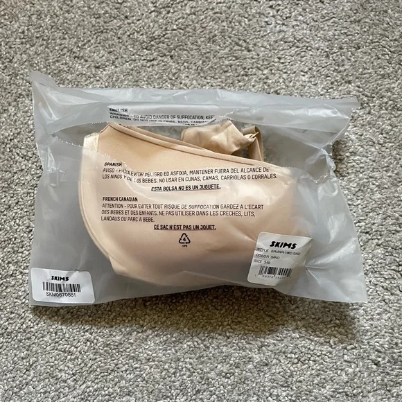 SKIMS Weightless Scoop Bra 34B | Sand - Picture 5 of 6
